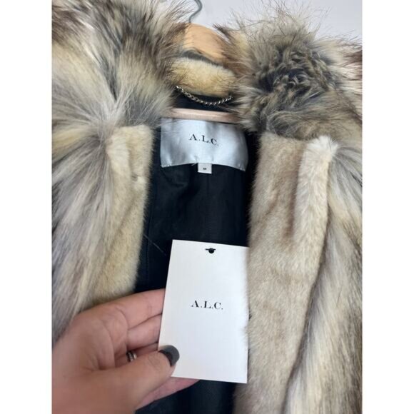 NWT A.L.C. Naya Faux Fur Vest  Point Collar And Sleeveless Brown Coyo Sz: Medium - Picture 4 of 7
